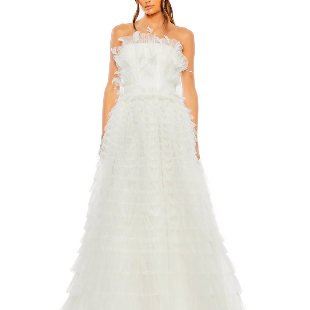 Mac DUGGAL Elegant White Strapless Gown brand new size 6